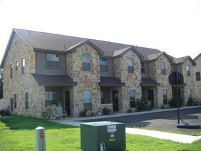 Micah Point Development in La Vernia, TX - Foto de edificio - Building Photo