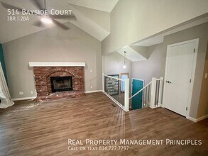 514 Bayside Ct in Smithville, MO - Building Photo - Building Photo