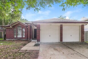 1034 Canterbury Dr in Pearland, TX - Building Photo
