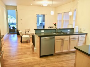 625 Dolores Street in San Francisco, CA - Building Photo - Building Photo