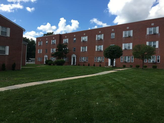 University Meadows in Kansas City, MO - Building Photo - Building Photo