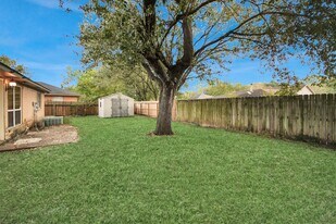 10711 Forest Leaf Dr in Sugar Land, TX - Building Photo