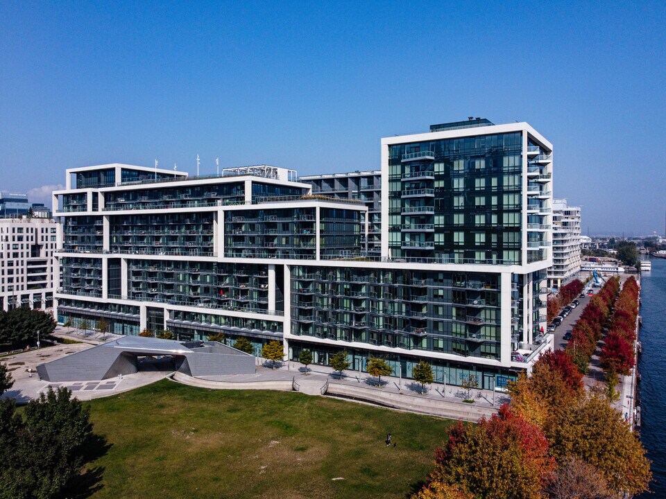 Bayside Village - Aqualina in Toronto, ON - Building Photo
