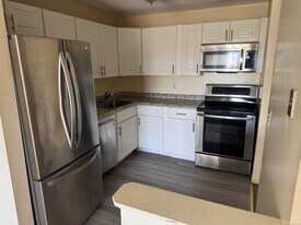 153 Bull Hill Ln in West Haven, CT - Building Photo