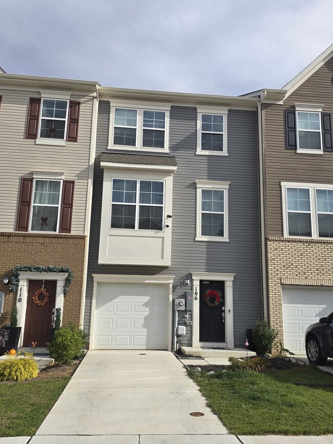 property at 106 Extrovert Dr