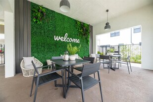 711 Del Vista Rd in Pompano Beach, FL - Building Photo