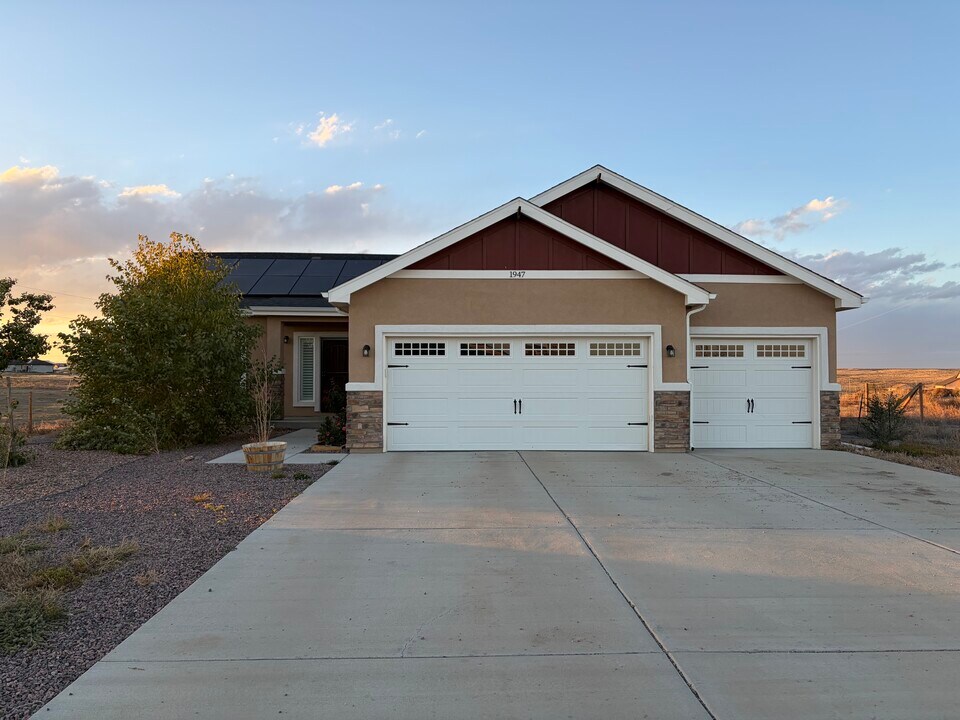 1947 Jacks Ln in Pueblo West, CO - Building Photo