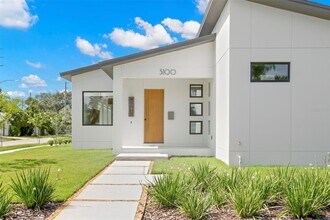 150 51st St N in St. Petersburg, FL - Foto de edificio - Building Photo