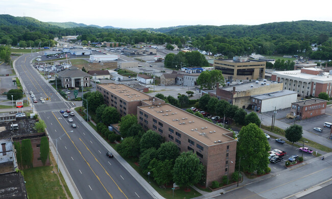Charles Seivers Towers in Clinton, TN - Foto de edificio - Building Photo