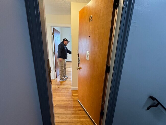 164 North Beacon St, Unit 12 in Boston, MA - Building Photo - Building Photo