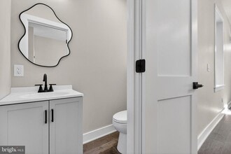 34 W Sharpnack St in Philadelphia, PA - Building Photo - Building Photo