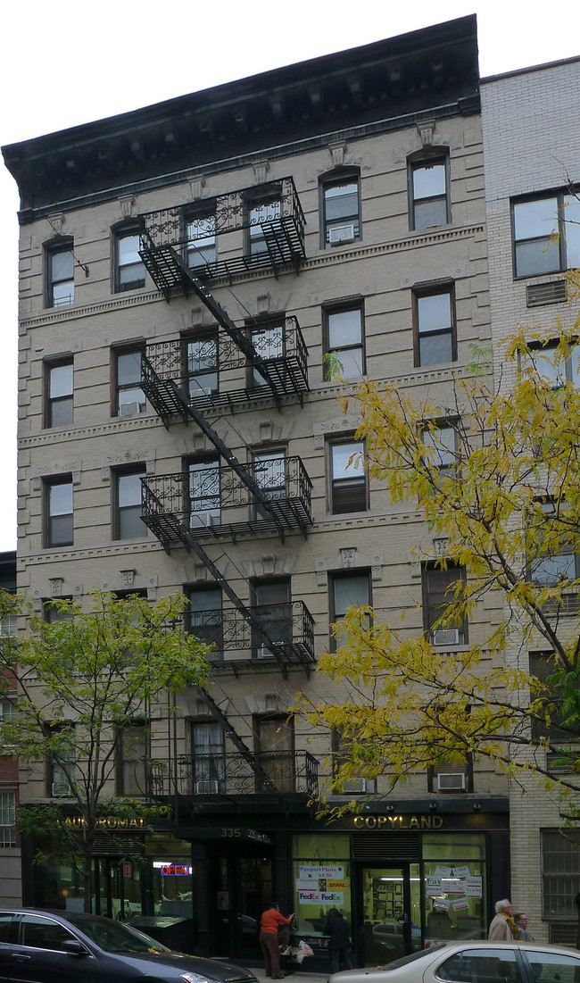 335 E 65th St in New York, NY - Foto de edificio - Building Photo