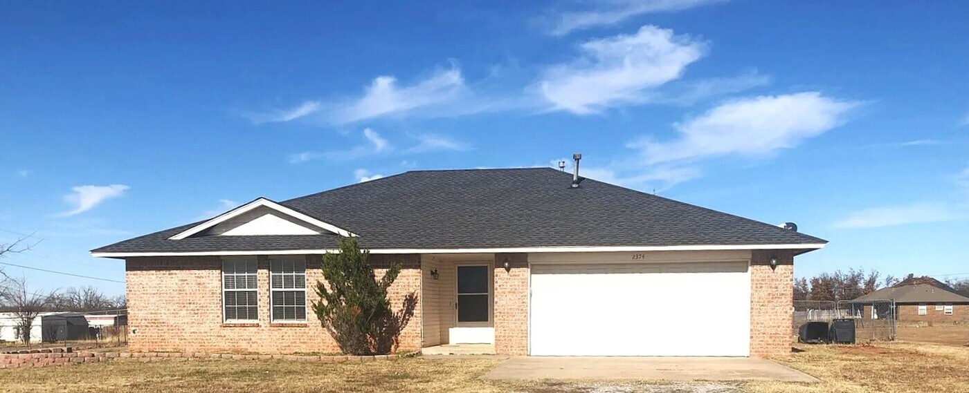 2374 Holden Ln in Blanchard, OK - Building Photo