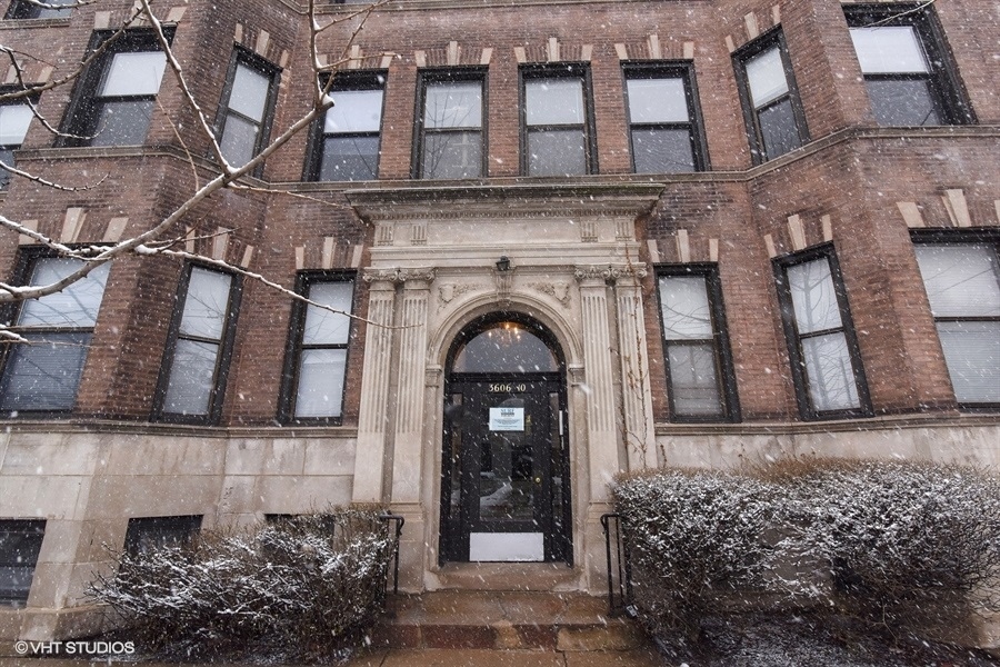 3610 N Racine Ave in Chicago, IL - Building Photo