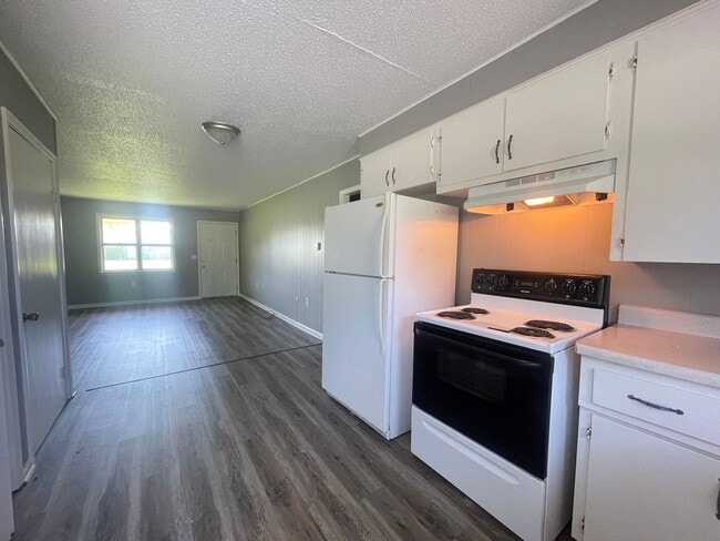 property at 5423 S Hutchinson Ct