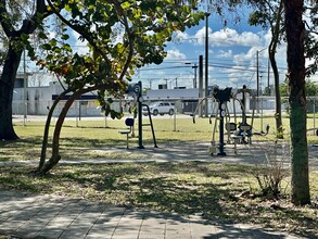 2110 Washington Ave, Unit 2110 in Opa Locka, FL - Foto de edificio - Building Photo