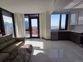 36-21 Prince St in Queens, NY - Building Photo