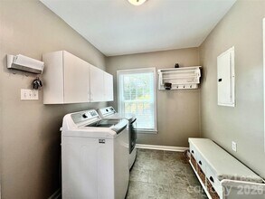 6840 Newhall Rd in Charlotte, NC - Building Photo - Building Photo