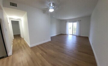 4354 NW 9th Ave, Unit 12-3B in Deerfield Beach, FL - Foto de edificio - Building Photo