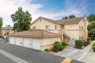 Vista Del Sol Apartments in Madera, CA - Foto de edificio - Building Photo