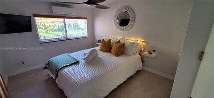 2211 SW 75th Ave in Miami, FL - Building Photo - Building Photo