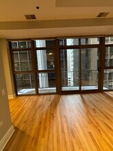 212 W Washington St in Chicago, IL - Foto de edificio - Building Photo