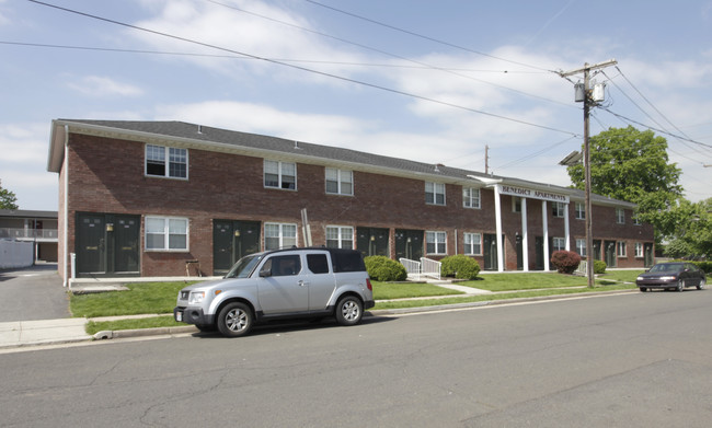 Benedict Apartments in Linden, NJ - Building Photo - Building Photo