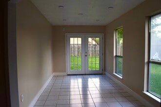 15511 Scenic Haven Dr in Houston, TX - Building Photo - Building Photo