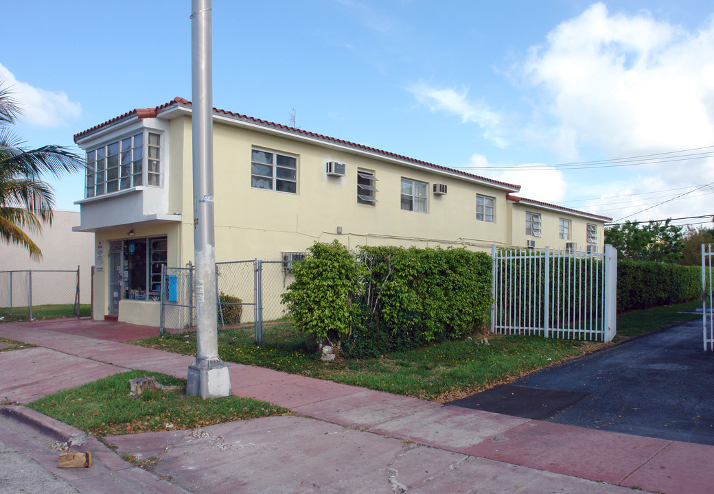 1943-1951 71st St in Miami Beach, FL - Building Photo