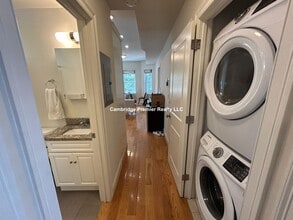 6 Gilmore St, Unit 2 in Cambridge, MA - Foto de edificio - Building Photo