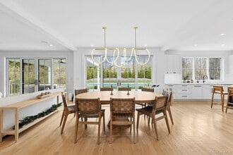 8 Sweetgrass Rd in Westhampton, NY - Building Photo - Building Photo