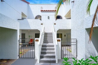 661 Windsurf Ln in Naples, FL - Foto de edificio - Building Photo