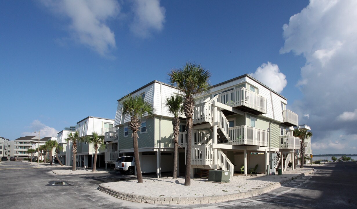 Boardwalk Condominiums in Gulf Breeze, FL - Foto de edificio