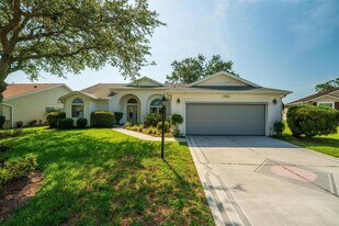 25316 Crestwater Dr in Leesburg, FL - Building Photo