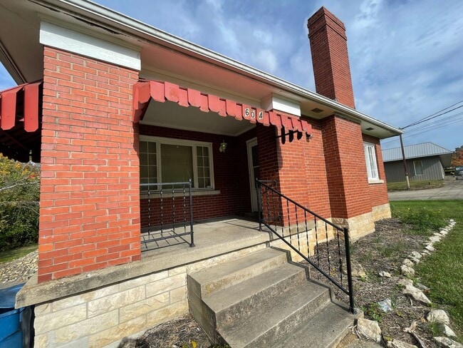 604 W Jefferson St in La Grange, KY - Building Photo - Building Photo