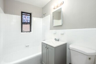 Morris Rd in Washington, DC - Foto de edificio - Building Photo