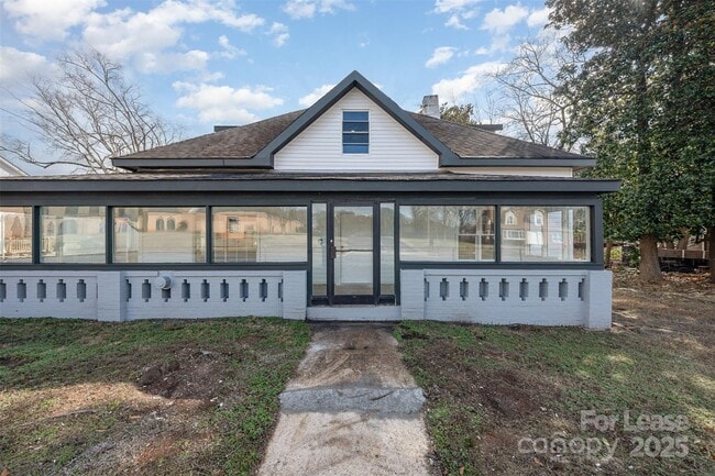 1201 S Lafayette St in Shelby, NC - Building Photo - Building Photo