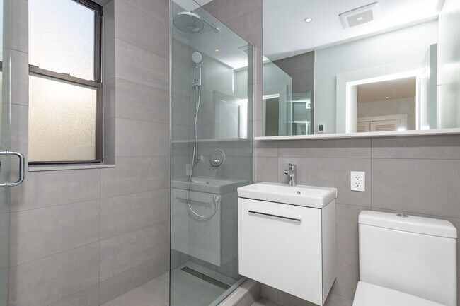 8 Elko St, Unit 7 in Boston, MA - Foto de edificio - Building Photo