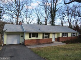 26 Lakeside Dr in Greenbelt, MD - Building Photo