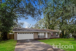 311 E Windhorst Rd in Brandon, FL - Building Photo