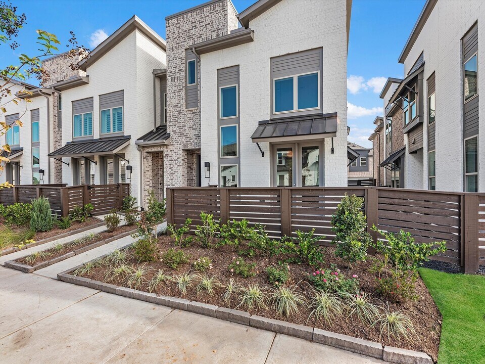 16646 Texas Hill Country Rd in Cypress, TX - Building Photo