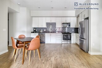 6301 Shellmound St-Unit -FL6-ID552 in Emeryville, CA - Building Photo - Building Photo