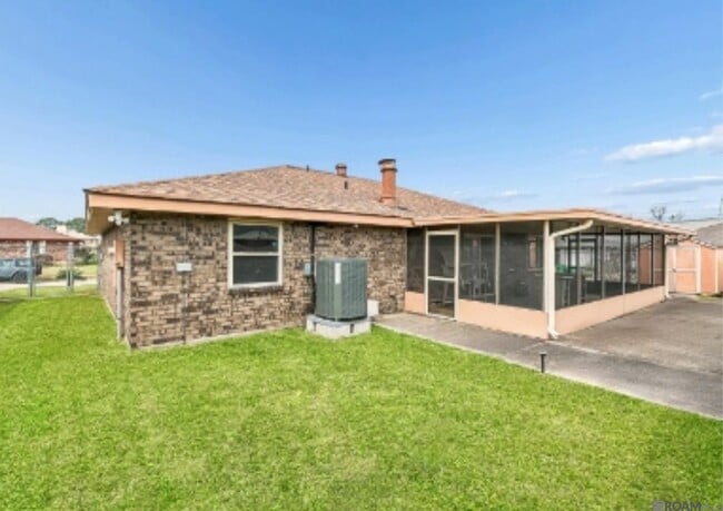 1501 Somerset Pl in Marrero, LA - Building Photo - Building Photo