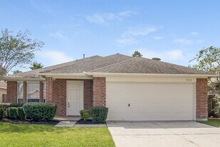 32123 Decker Oaks Dr in Pinehurst, TX - Building Photo