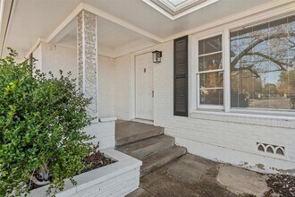 2416 Lake Air Dr in Waco, TX - Building Photo - Building Photo