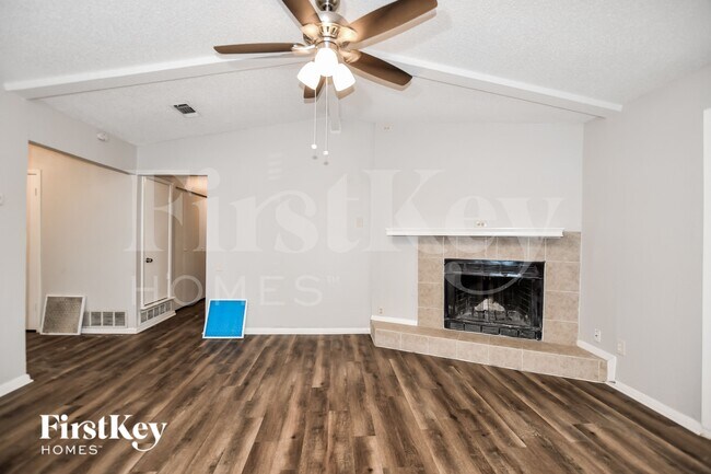 903 Cypress Ct in Arlington, TX - Foto de edificio - Building Photo