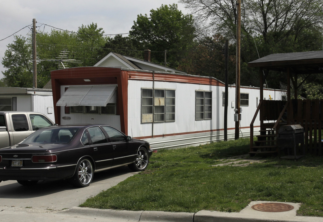 2241 N Main St in Elkhorn, NE - Building Photo