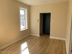 40 Booraem Ave in Jersey City, NJ - Building Photo - Building Photo