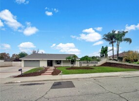 5540 Royal Hill Dr in Riverside, CA - Building Photo