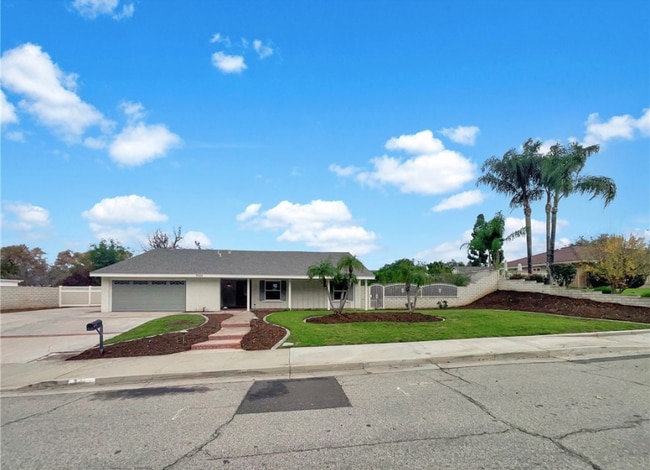 property at 5540 Royal Hill Dr